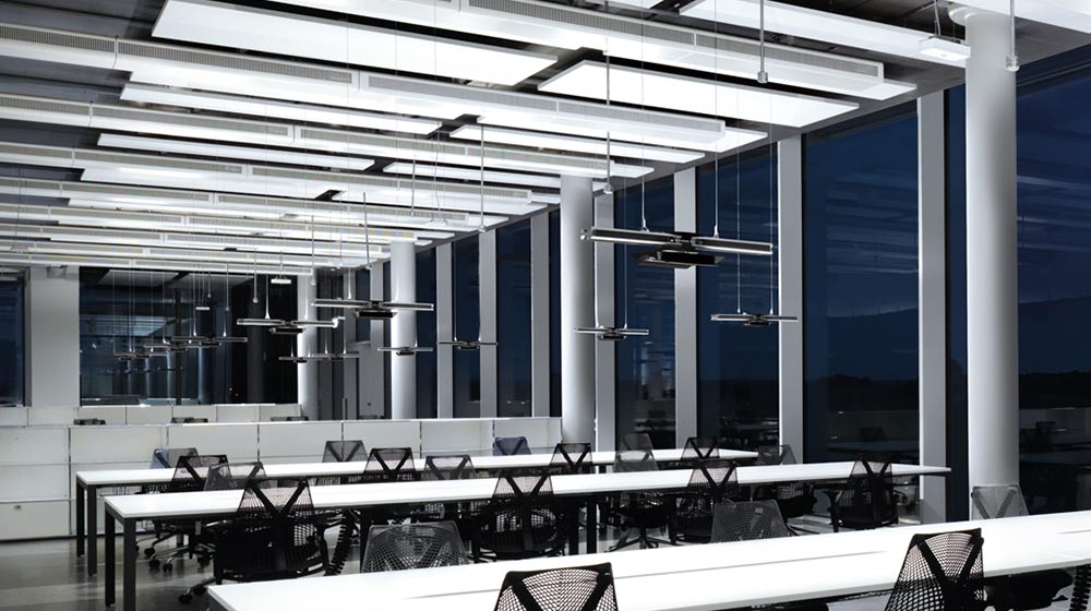 Dyson D9 image - dark outside